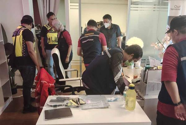 The raid carried out by enforcement officers from the Oral Health Division and CKAPS of the Federal Territories of Kuala Lumpur and Putrajaya health department and the police from the Sentul District Police Headquarters.