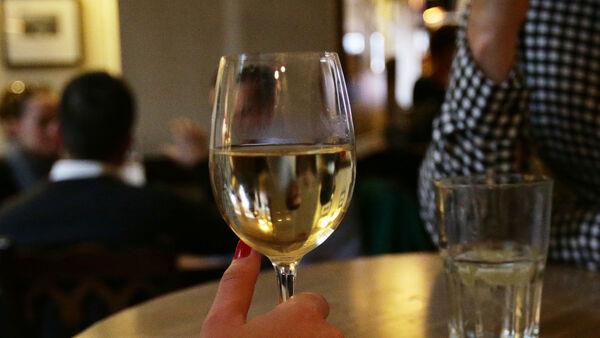 Removing largest wine serving ‘reduces amount sold in bars and pubs’